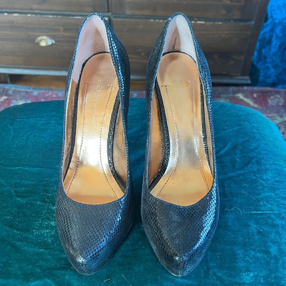 BCBGeneration Parade Platform Pumps size 6.5